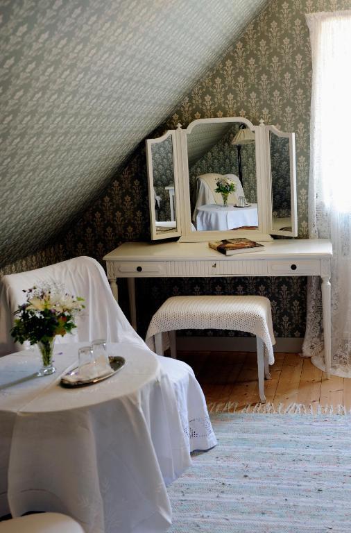 Vildrosor & Hoens Hagstad Rom bilde