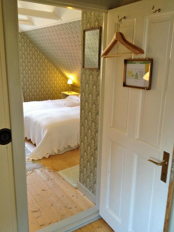 Vildrosor & Hoens Hagstad Rom bilde
